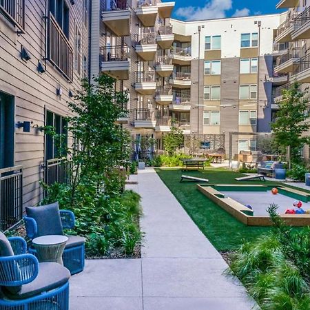 Cozy Retreat-Free Reserved Parking-Pool Addison Exteriér fotografie