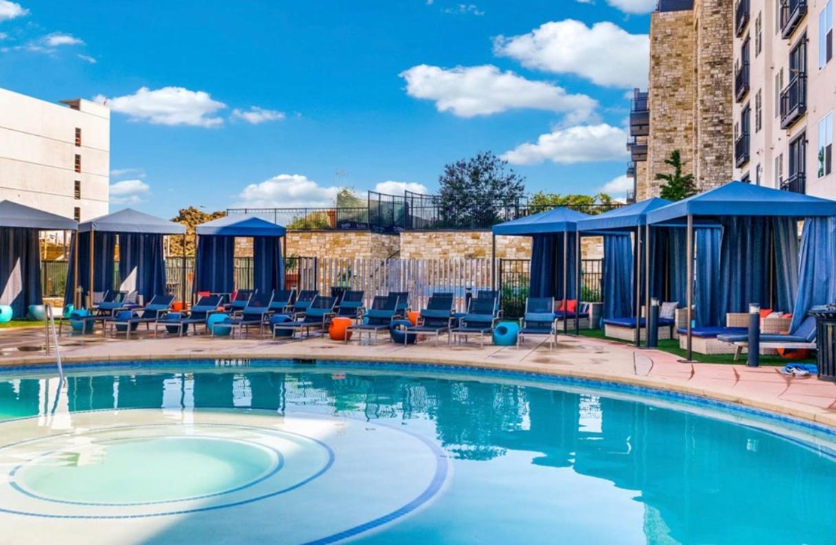 Cozy Retreat-Free Reserved Parking-Pool Addison Exteriér fotografie
