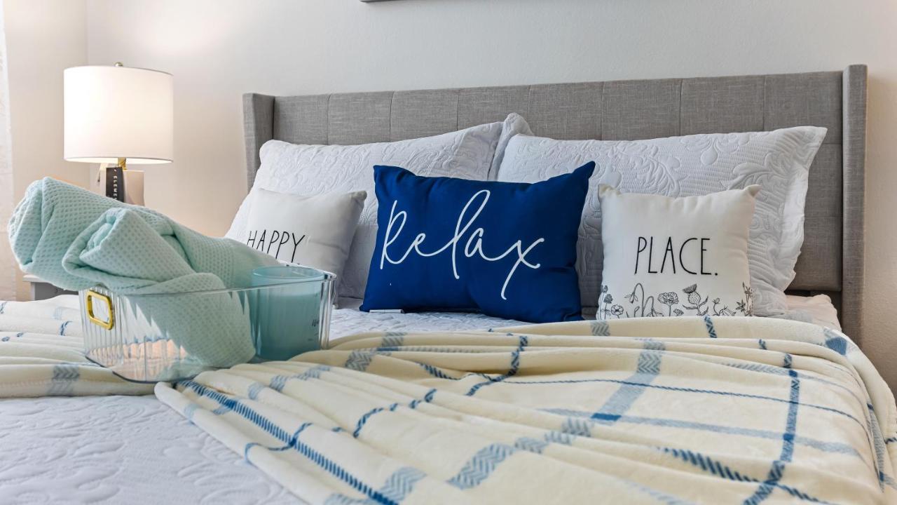 Cozy Retreat-Free Reserved Parking-Pool Addison Exteriér fotografie