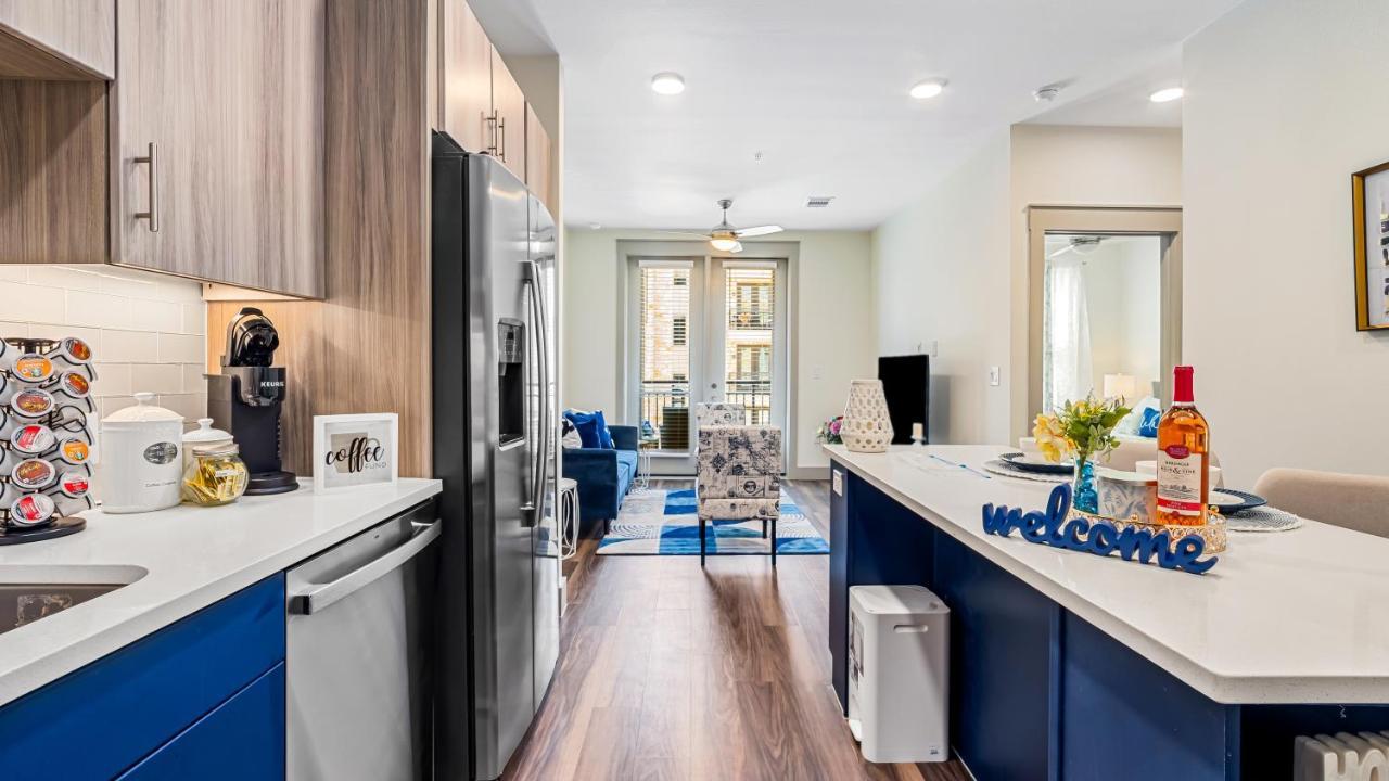 Cozy Retreat-Free Reserved Parking-Pool Addison Exteriér fotografie