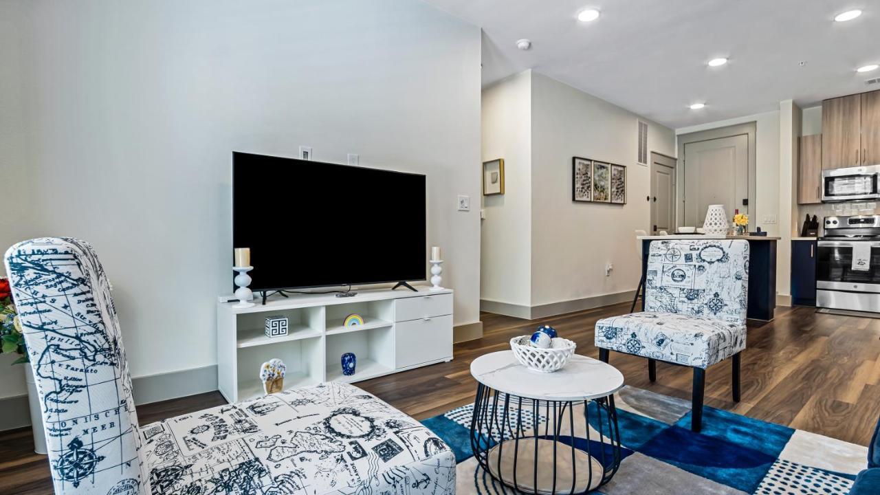 Cozy Retreat-Free Reserved Parking-Pool Addison Exteriér fotografie