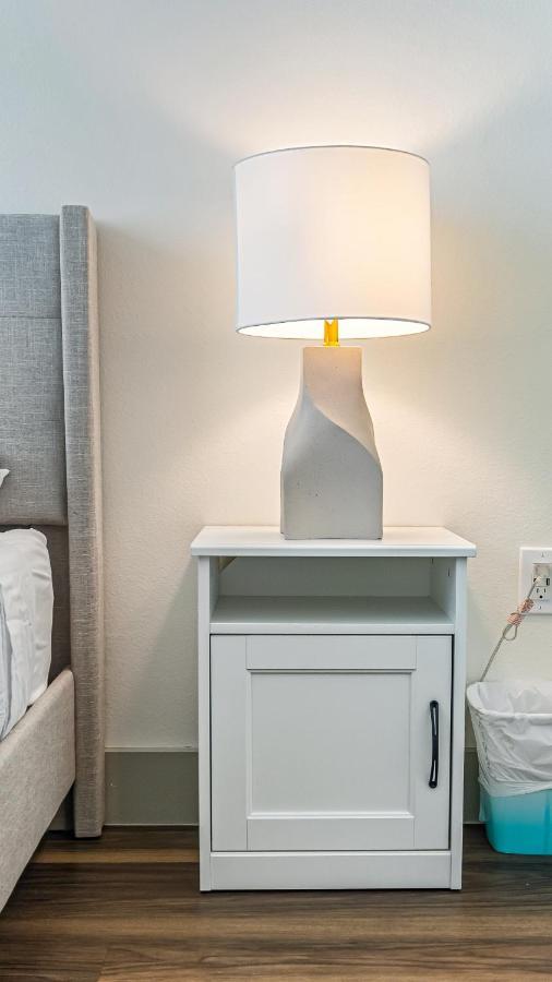 Cozy Retreat-Free Reserved Parking-Pool Addison Exteriér fotografie